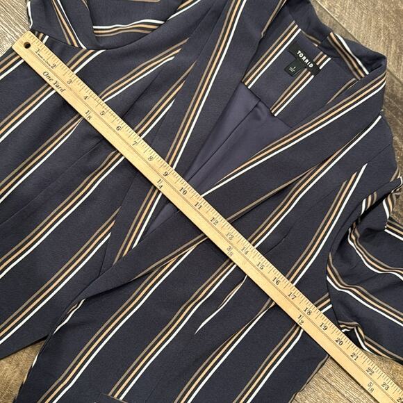 Torrid Crepe Cut Away Blazer Torrid Size 1/US Size 14-16 - Picture 5 of 8